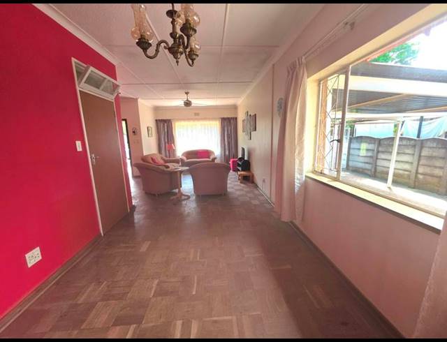 4 BEDROOM HOUSE FOR SALE IN PARKDENE